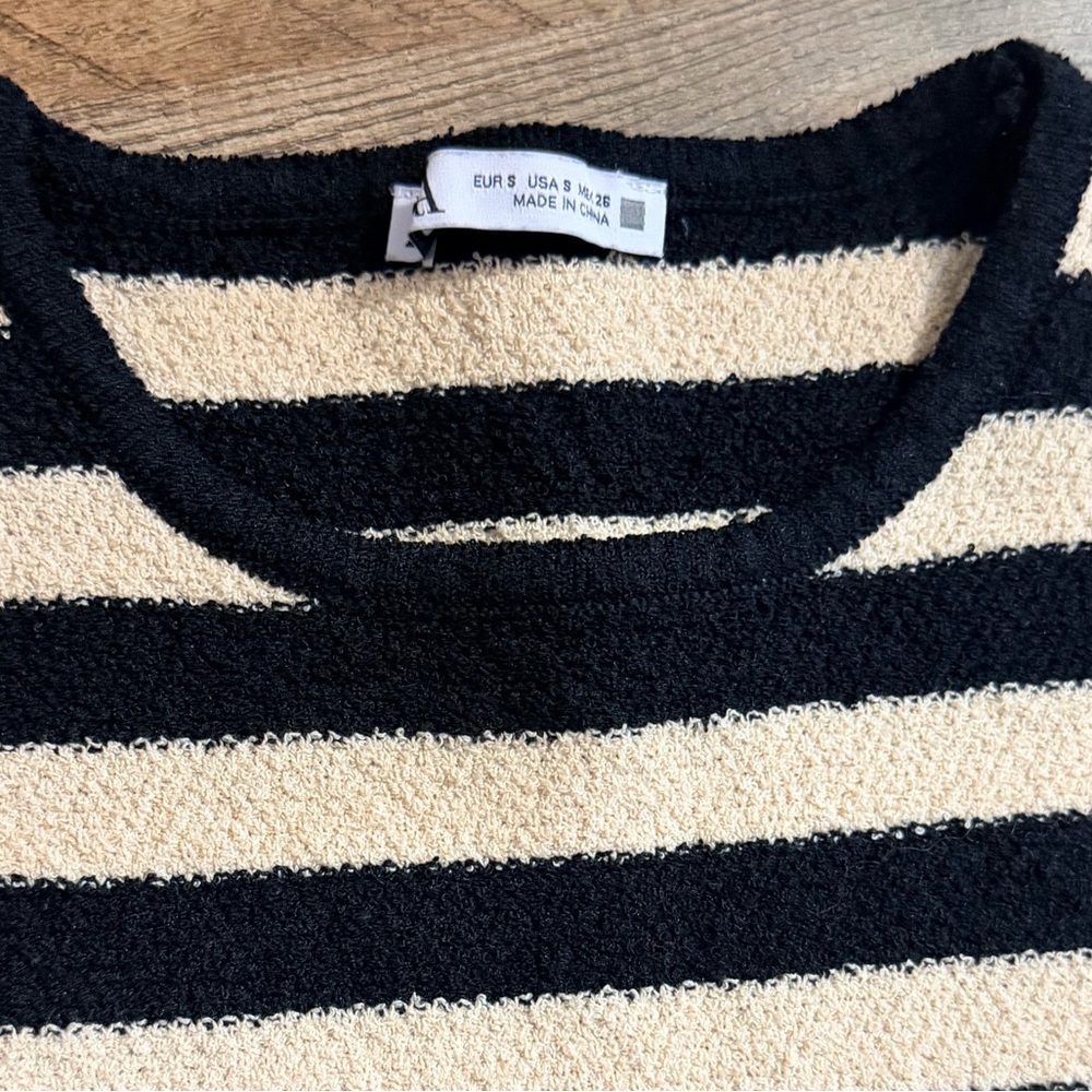 Zara sleeveless knit midi dress. 
Striped Black and cream Dress - Picture 4 of 10